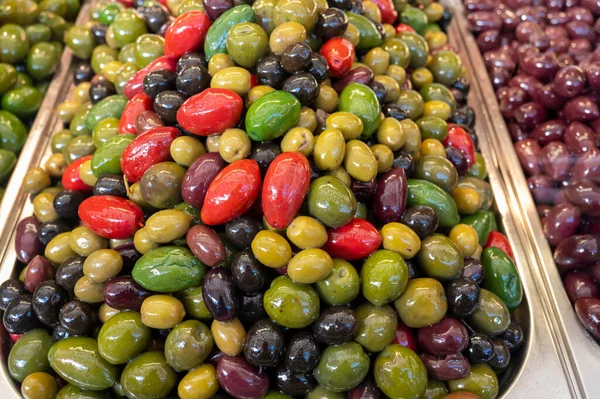 Markete Yakın Renkli Zeytinler Sağlıklı Vejetaryen Gıda Arka Planı — Stok fotoğraf
