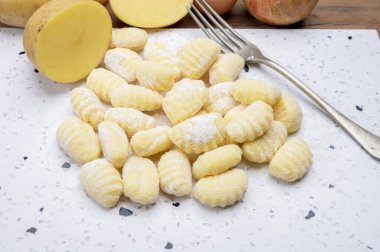 İtalyan mutfağı, taze ev yapımı patatesten yapılmış gnocchi di patata.