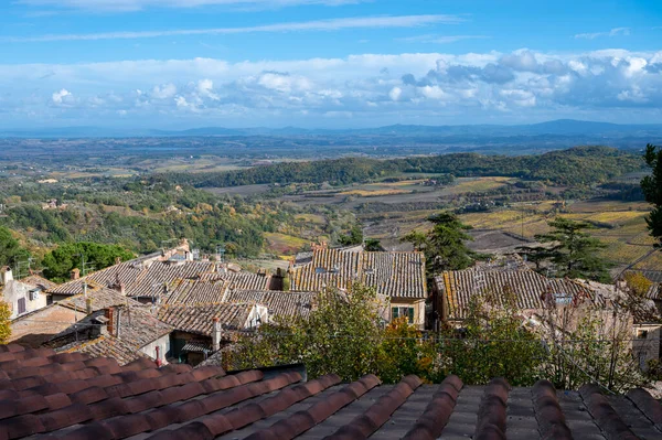 Uitzicht Oude Daken Heuvels Wijngaarden Van Oude Stad Montepulciano Toscane — Stockfoto