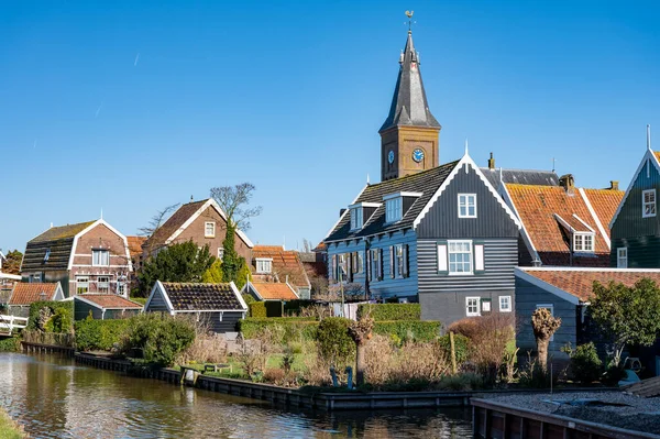 Wandelen Zonnige Lentedag Marken Met Houten Huizen Gelegen Voormalig Eiland — Stockfoto