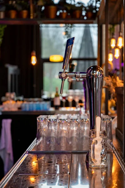 Interieur Van Klassieke Bier Whiskybar Met Bierkranen Lege Glazen Café — Stockfoto