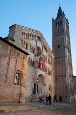 Kuzey İtalya 'daki eski binaların mimari detayları, Emilia-Romagna' daki antik şehir Parma, Parma 'da yürüyüş