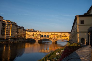 Cityview: Antik İtalyan şehrinin merkezi bölümü Floransa, Toskana gün doğumunda