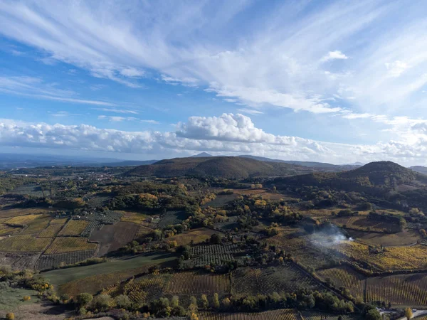 Flygfoto Över Kullar Witn Vingårdar Nära Gamla Stan Montepulciano Toscana — Stockfoto