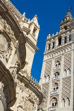 Eski tarihi Endülüs kasabası Seville, İspanya. Yazın Gotik Katedral Kilisesi 'nin mimari detaylarını incele