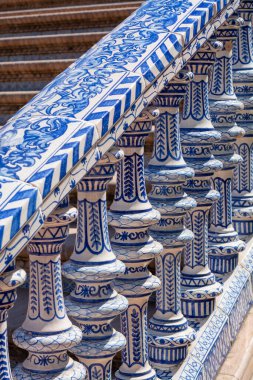 Eski tarihi Endülüs kasabası Seville, İspanya. İşlerin mimari detaylarını incele. Endülüs 'te yaz.