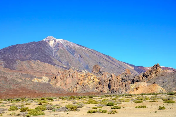 Teide Dağı 'ndaki panoramik manzara ve Tenerife Adası, Kanarya, İspanya' daki lav alevleri