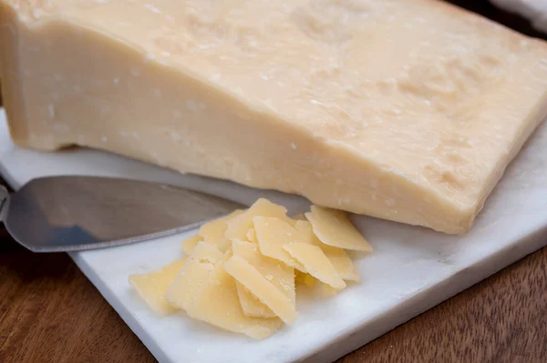 Flakes Parmesan Cheese Italian Hard Parmigiano Reggiano Cheese Reggio Emilia — Stock Photo, Image