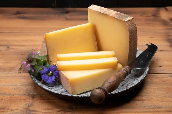 Fransk Ostsamling Comte Cheese Framställd Opastöriserad Komjölk Franche Comte Regionen — Stockfoto