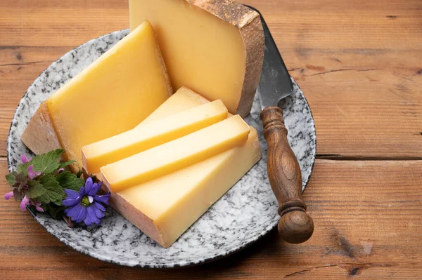 Fransk Ostsamling Comte Cheese Framställd Opastöriserad Komjölk Franche Comte Regionen — Stockfoto