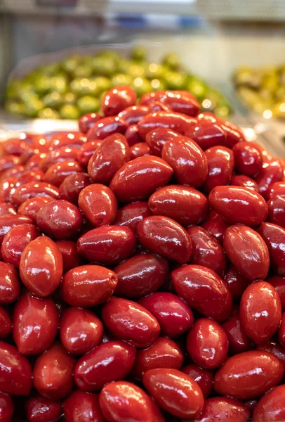 Красные Оливки Близко Рынке Здоровый Вегетарианский Фон Питания — стоковое фото