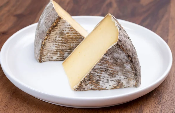 Brânză Munte Franceză Din Alpi Tomme Savoie Close — Fotografie, imagine de stoc