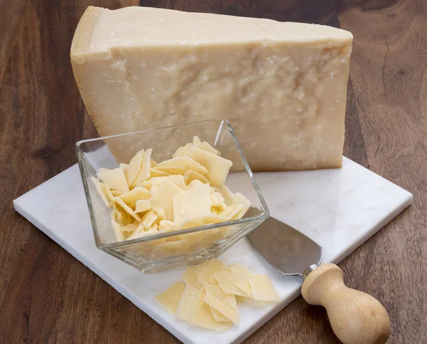 Flakes Parmesan Cheese Italian Hard Parmigiano Reggiano Cheese Reggio Emilia — Stock fotografie