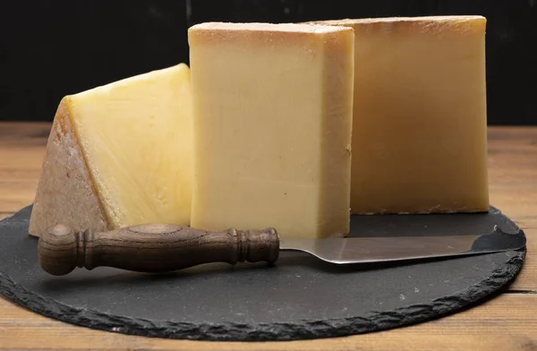 Fransk Ostsamling Comte Cheese Framställd Opastöriserad Komjölk Franche Comte Regionen — Stockfoto