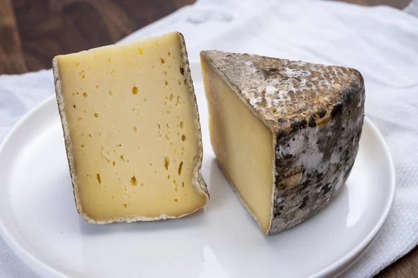 Queso Montaña Francés Los Alpes Tomme Savoie Cerca —  Fotos de Stock