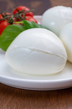 Taze İtalyan peyniri mozzarella di buffalo şok tabancası.