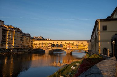 Cityview: Antik İtalyan şehrinin merkezi bölümü Floransa, Toskana gün doğumunda