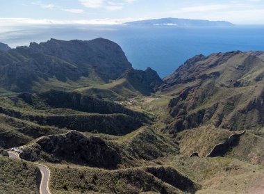 Kışın Tenerife, Kanarya Adaları, İspanya 'daki Teno kırsalındaki yollar ve dağlar
