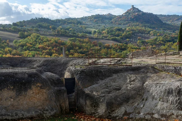 Αρχαίες Ιαματικές Πηγές Και Πισίνα Στο Πάρκο Dei Mulini Bagno — Φωτογραφία Αρχείου