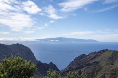 İspanya, Tenerife, Kanarya Adaları 'ndaki Teno kırsalından La Gomera adasına bakın.