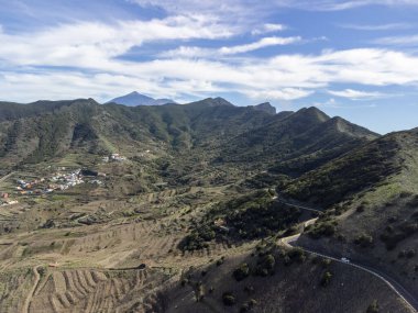 Tenerife, Kanarya Adaları, İspanya 'daki Teno Dağı parkından Teide Dağı' nın zirvesine bakın.