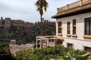 Bahar ayında eski dünya mirası şehri Granada, Endülüs, İspanya 'da yürüyüş