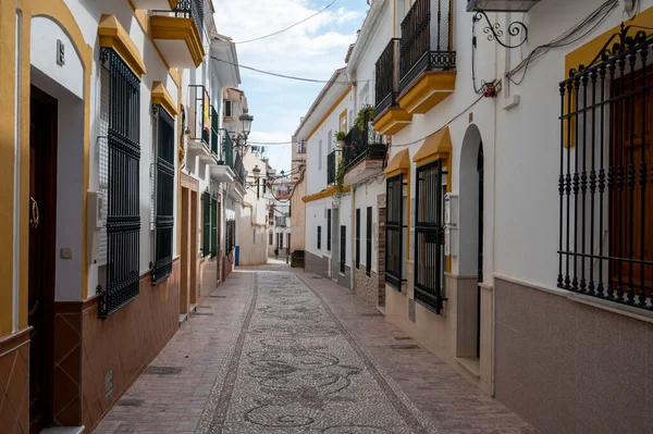 Destino Turístico Pequeño Pueblo Andaluz Nerja Con Casas Blancas Calles —  Fotos de Stock