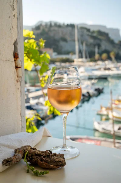 Cold Rose Provencal Wine Glass Served Sunlights Outdoor Terrace View — Stock Photo, Image