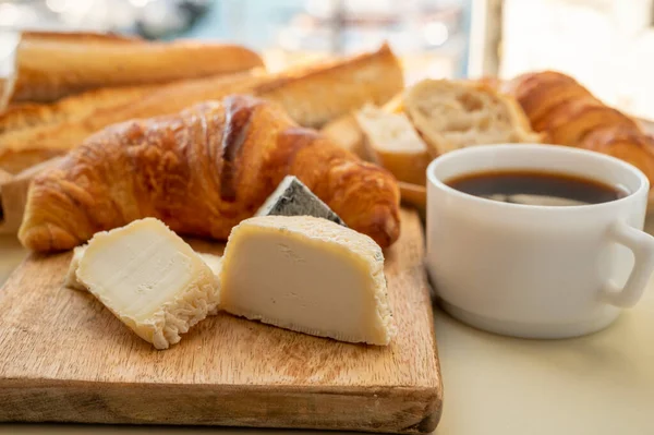 French Breakfast Fresh Baked Croissants Baquett Bread Crottin Goat Cheese — стоковое фото