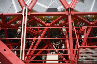 La Palma adasındaki Gran Telescopio Canarias teleskopunun uluslararası uzay gözlemevi ve manzarası en yüksek sıradağlık Roque de los muchachos, Kanarya Adaları, İspanya