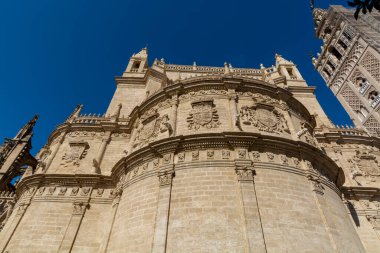 Eski tarihi Endülüs kasabası Seville, İspanya. Yazın Gotik Katedral Kilisesi 'nin mimari detaylarını incele