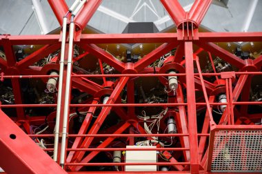 La Palma adasındaki Gran Telescopio Canarias teleskopunun uluslararası uzay gözlemevi ve manzarası en yüksek sıradağlık Roque de los muchachos, Kanarya Adaları, İspanya