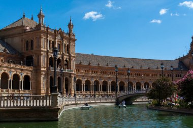 Eski tarihi Endülüs kasabası Seville, İspanya. İşlerin mimari detaylarını incele. Endülüs 'te yaz.