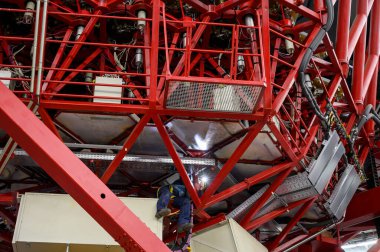 La Palma adasındaki Gran Telescopio Canarias teleskopunun uluslararası uzay gözlemevi ve manzarası en yüksek sıradağlık Roque de los muchachos, Kanarya Adaları, İspanya