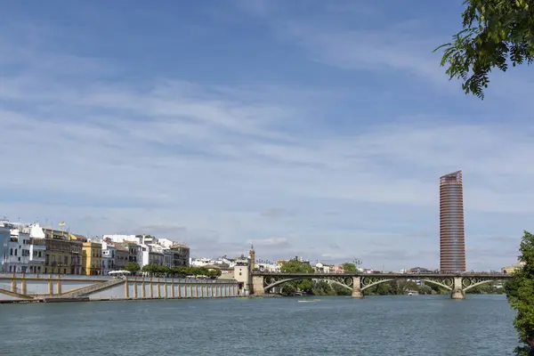 Die Andalusische Stadt Sevilla Spanien Blick Auf Den Fluss Guadalquivir — Stockfoto