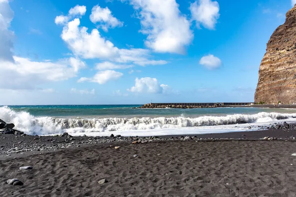 Wellen Stürmischen Wintertagen Schwarzen Sandstrand Hafen Von Tazocorte Insel Palma — Stockfoto