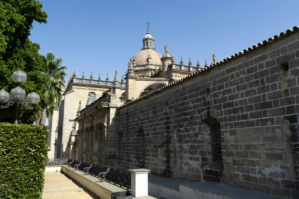 Jerez de la Frontera 'nın eski kısımlarında yürümek, Şeri şarabı yapmak, Endülüs, İspanya yazın