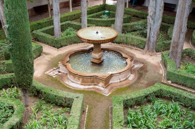 Eski duvarlar, bahçeler ve ortaçağ kalesi Alhambra, Granada, Endülüs, İspanya