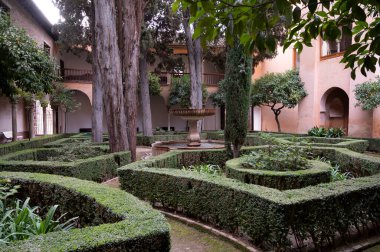 Eski duvarlar, bahçeler ve ortaçağ kalesi Alhambra, Granada, Endülüs, İspanya