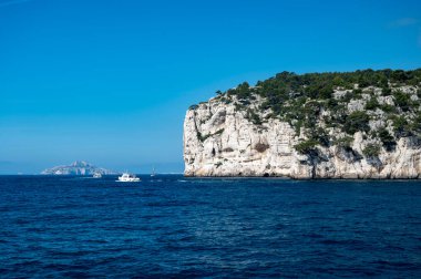 View on Calanque d'En-vau with white sandy beach near Cassis, boat excursion to Calanques national park in Provence, France