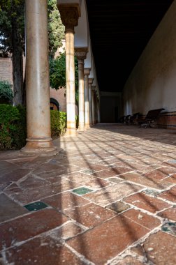 Eski duvarlar, bahçeler ve ortaçağ kalesi Alhambra, Granada, Endülüs, İspanya