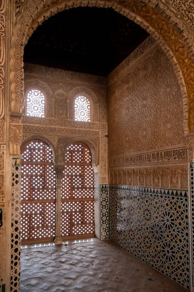 中世纪城堡Alhambra Granada Andalusia Spain的旧城墙和缓冲地带 — 图库照片