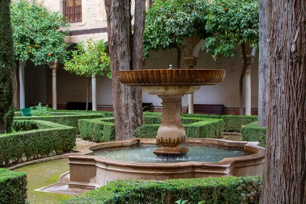 Eski duvarlar, bahçeler ve ortaçağ kalesi Alhambra, Granada, Endülüs, İspanya