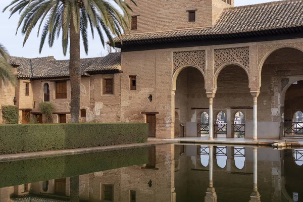Eski duvarlar, bahçeler ve ortaçağ kalesi Alhambra, Granada, Endülüs, İspanya