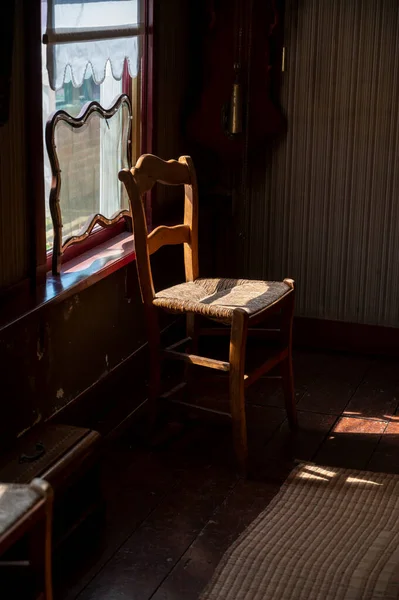 Old Fashioned Wooden Chair Sunlights Window Dutch Interior Room Decoration — стокове фото