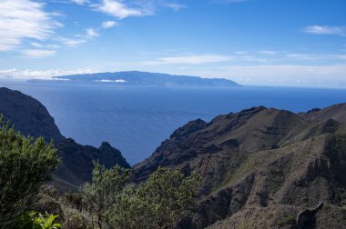 İspanya, Tenerife, Kanarya Adaları 'ndaki Teno kırsalından La Gomera adasına bakın.