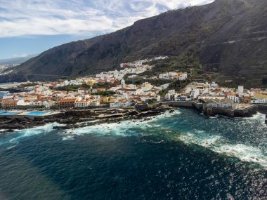 Kışın İspanya 'da, Tenerife, Kanarya Adaları' ndaki Garachico kolonisinin hava manzarası