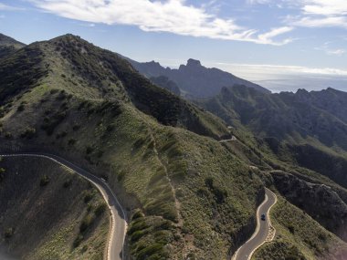 Kışın Tenerife, Kanarya Adaları, İspanya 'daki Teno kırsalındaki yollar ve dağlar