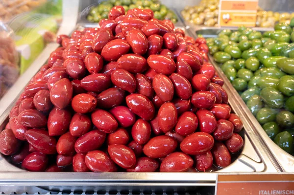 Las Aceitunas Rojas Cierran Mercado Comida Vegetariana Saludable Fondo —  Fotos de Stock