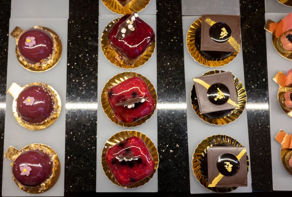 Austrian Desserts Different Types Chocolate Fruit Cakes Display Cafe Vienna — Foto de Stock